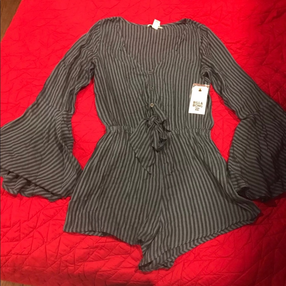 Billabong Romper bell sleeves